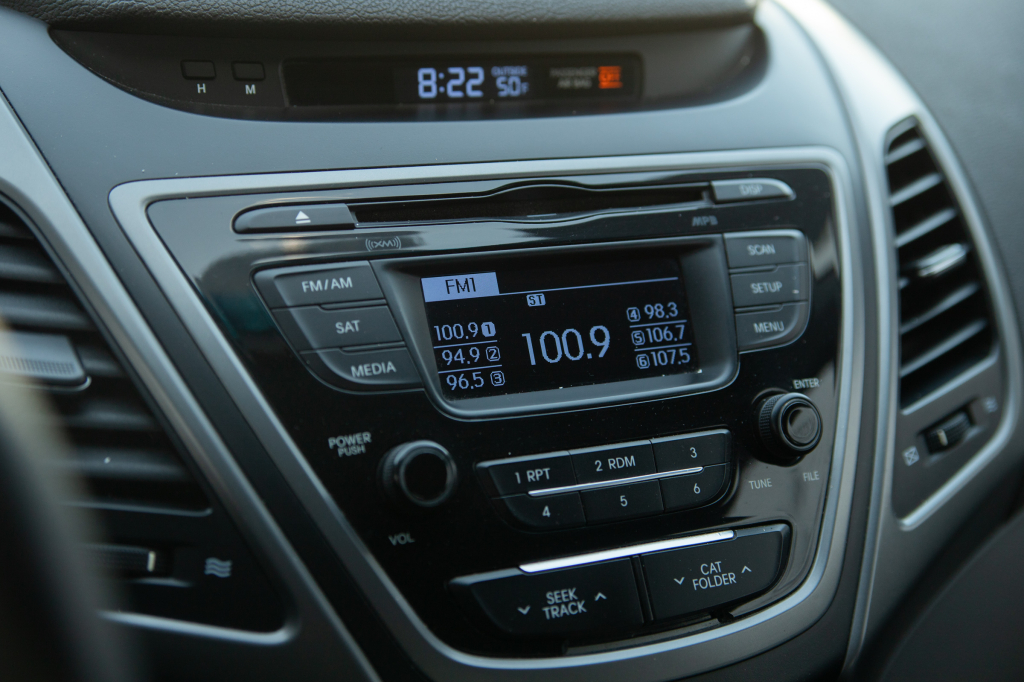 Hyundai Elantra SE 2015 фото 16