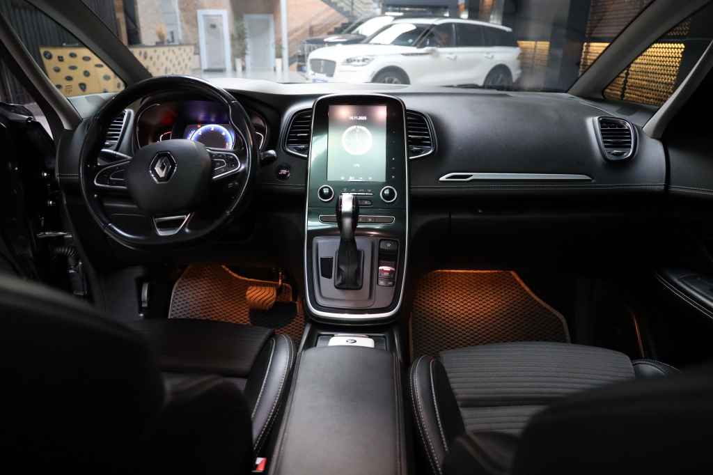 Renault Scenic 2017 фото 17