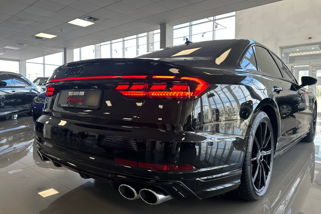 Audi S8 2025 фото 7