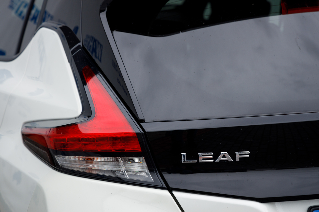 Nissan Leaf 2017 фото 8