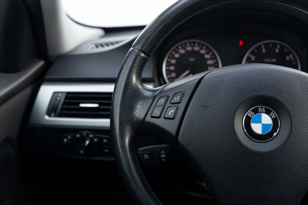 BMW 3 Series 2005 photo 17