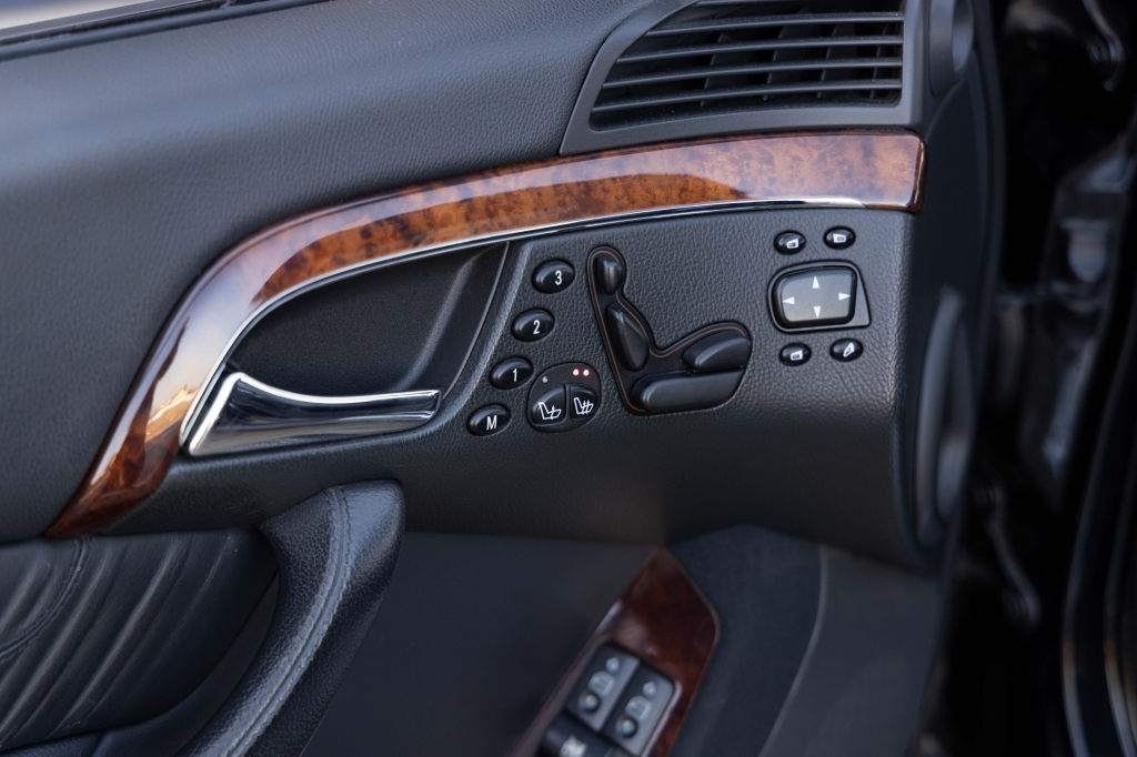 Mercedes-Benz S-Class S500L 2003 photo 16