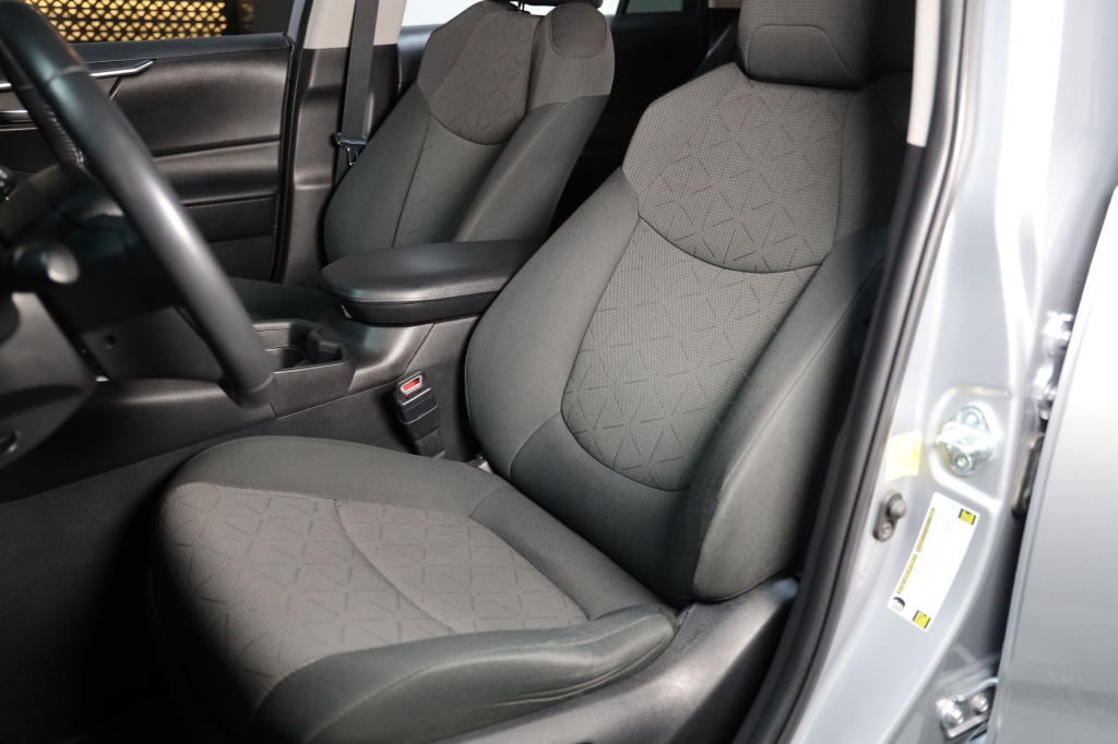 Toyota RAV4 2020 фото 18