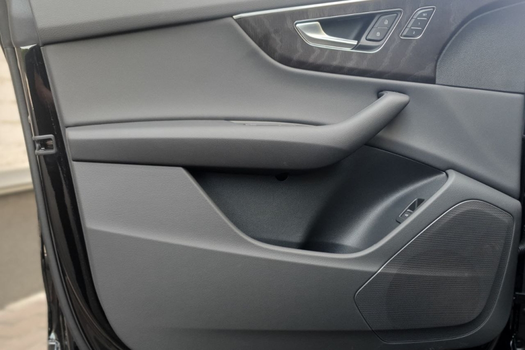 Audi Q8 50 TDI 2023 фото 6