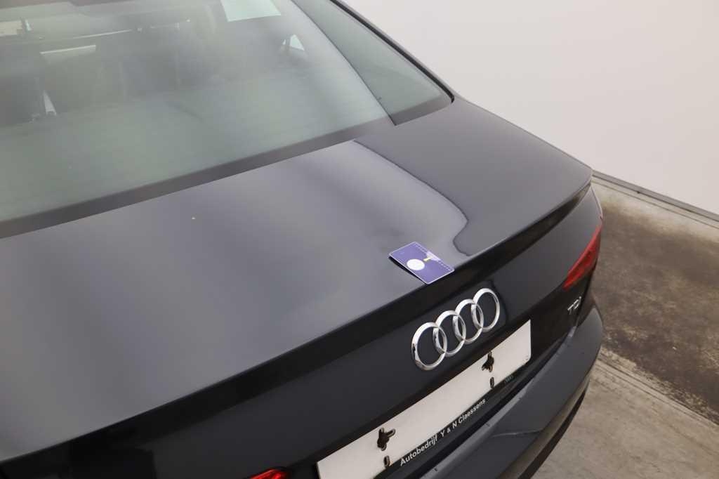 Audi A4 2016 фото 22