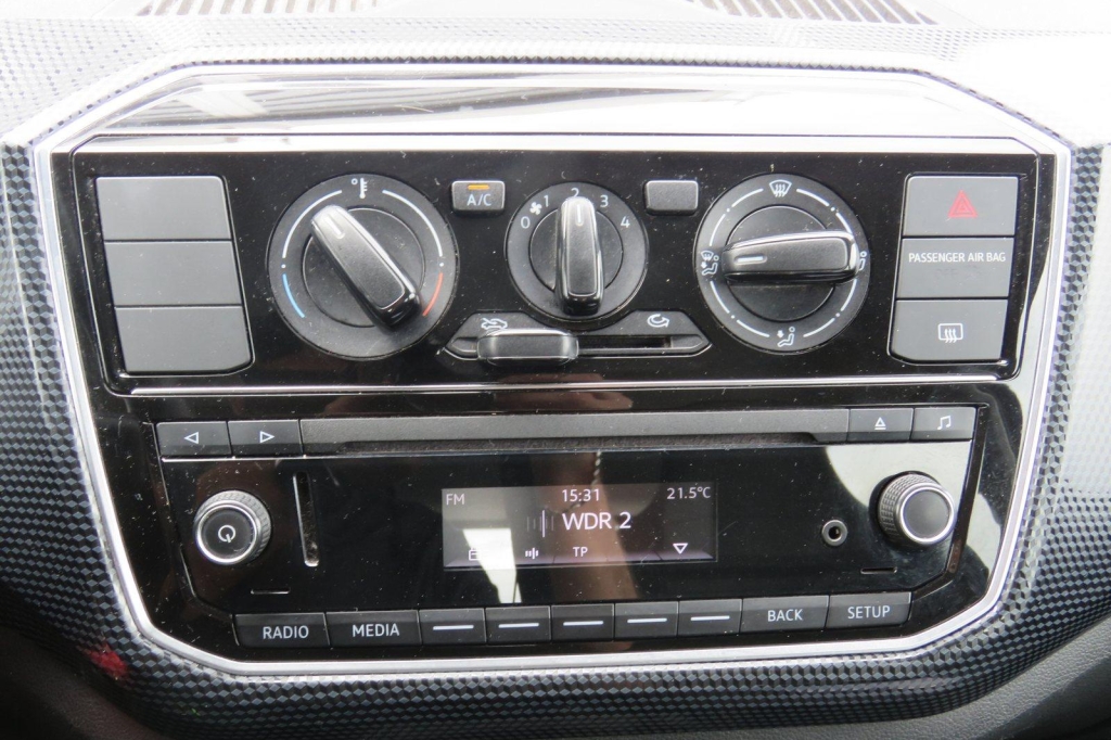 Volkswagen Up 2017 photo 1