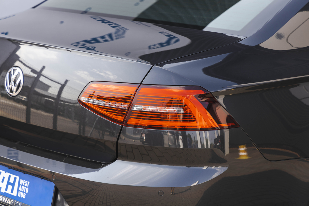 Volkswagen Passat R-Line 4Motion 2018 фото 7