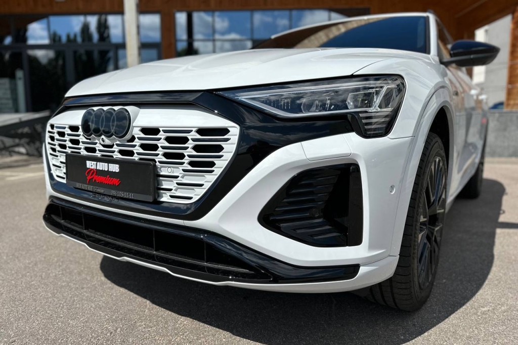 Audi Q8 e-tron 55 114 kWh Quattro S-line 2023 фото 8