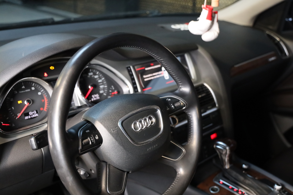 Audi Q7 2015 фото 47