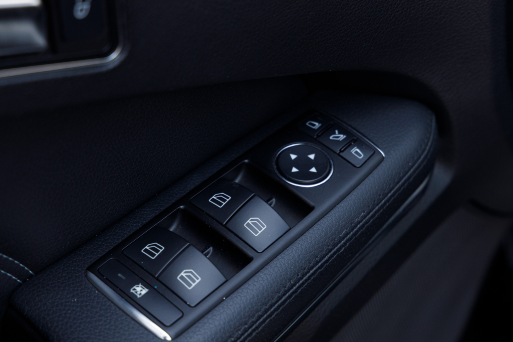 Mercedes-Benz  E220 2013 photo 9