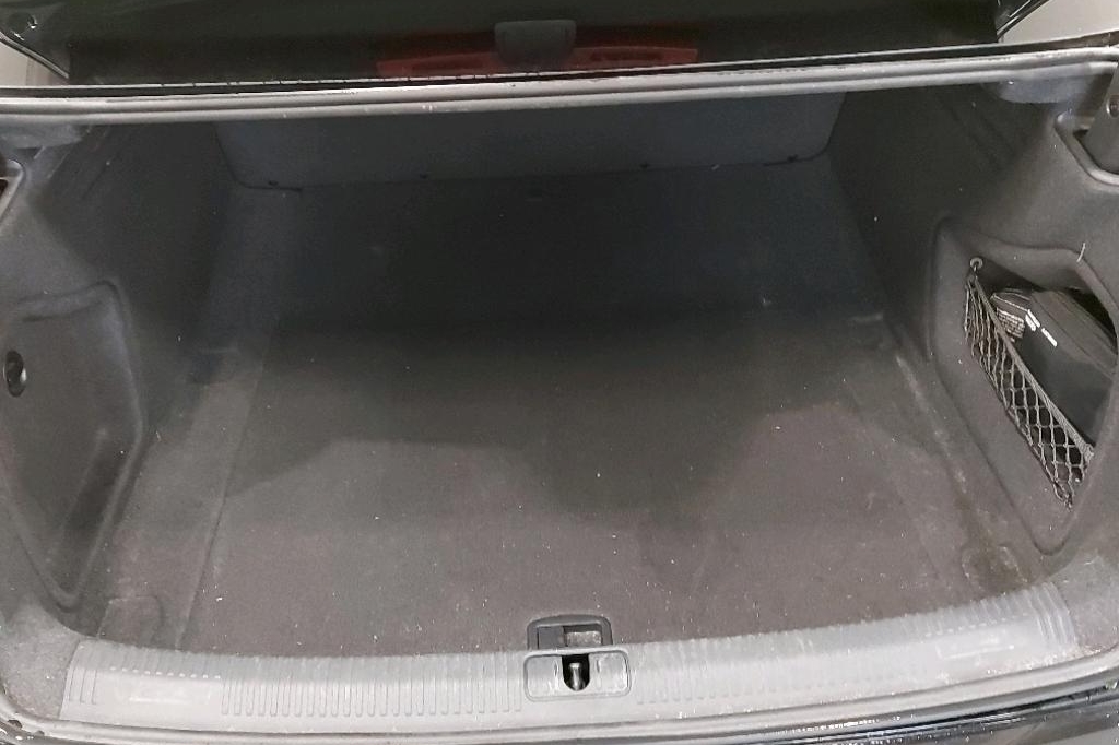 Audi A4 2017 photo 18