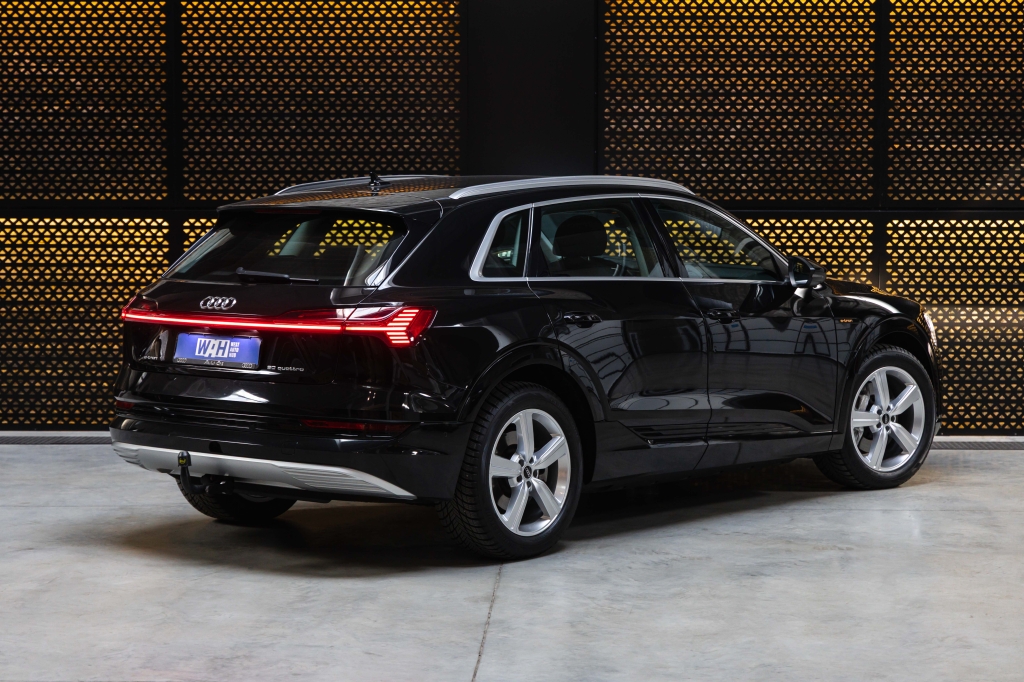 Audi e-tron 2019 photo 2