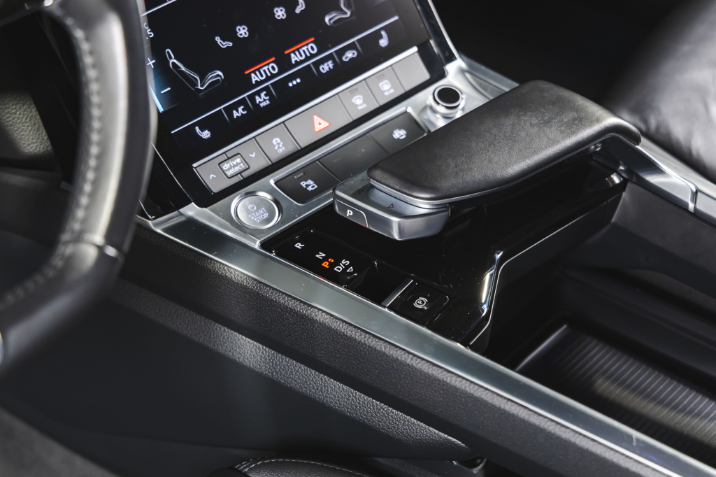 Audi e-tron 2020 фото 23