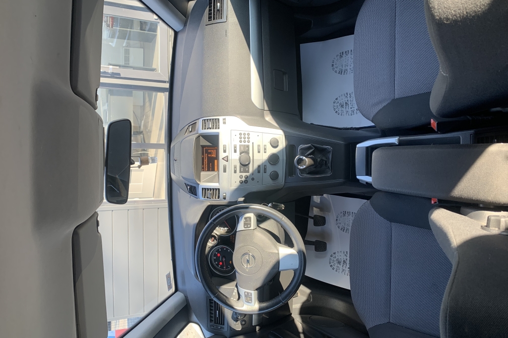 Opel Zafira photo 15