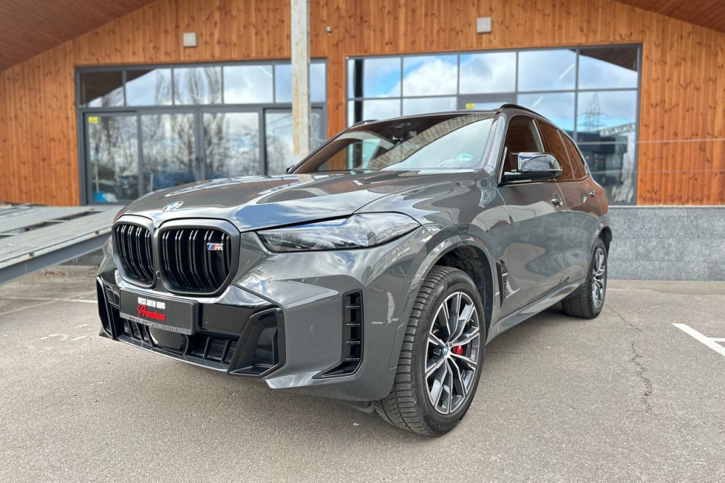 BMW X5 M60i 2024 photo 3