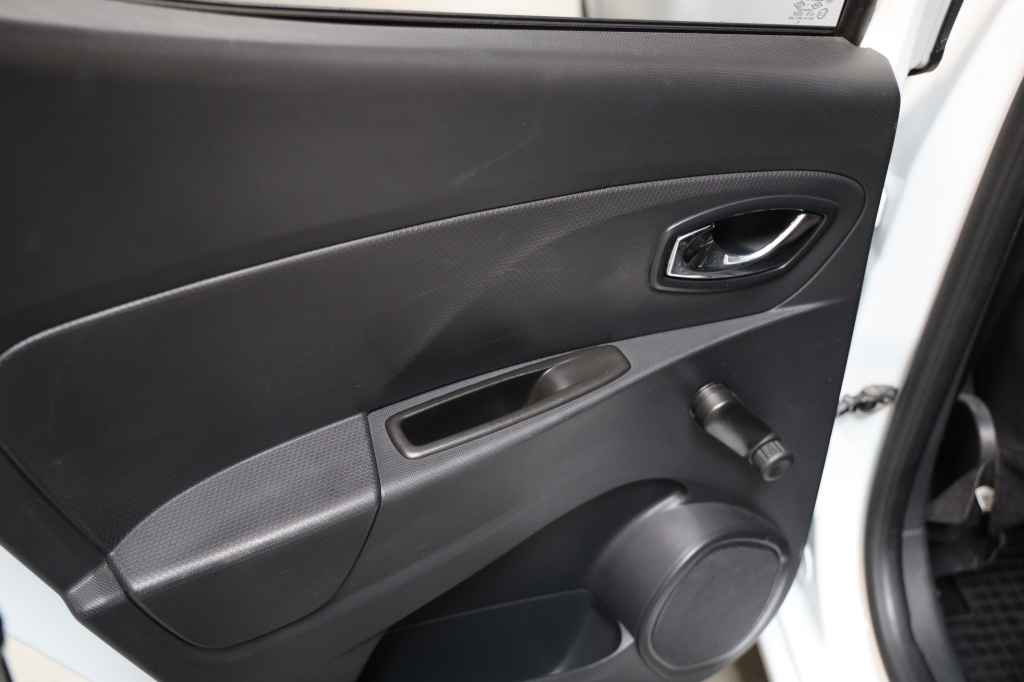 Renault Clio 2015 фото 9