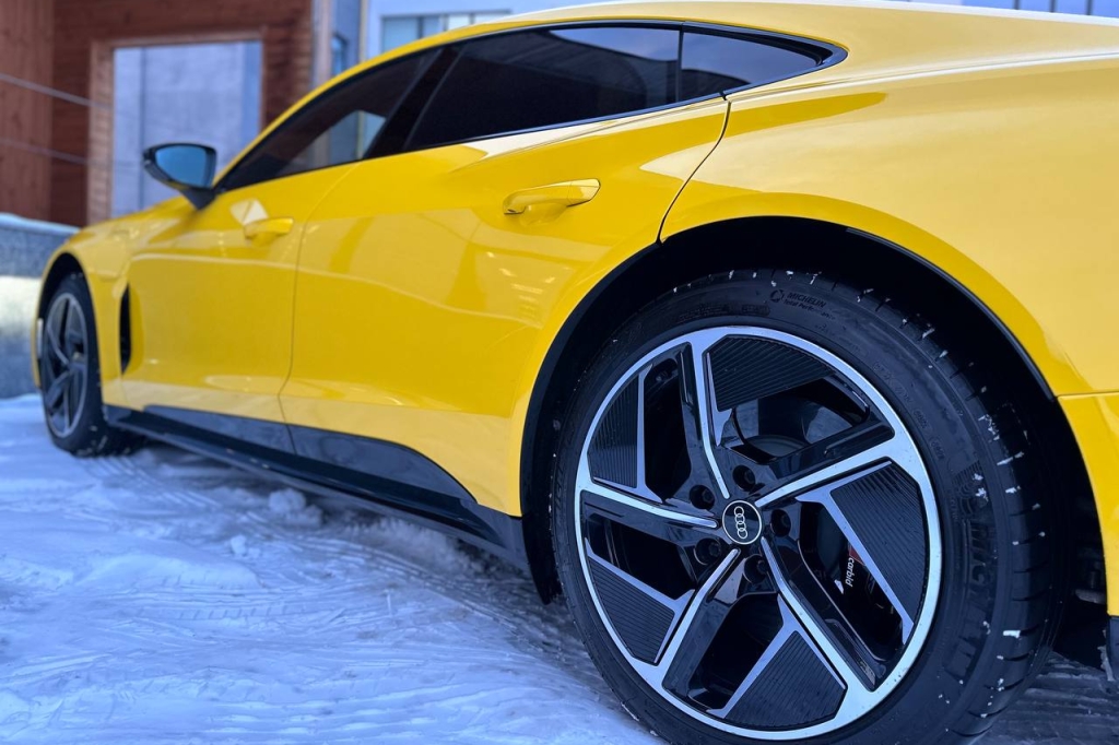 Audi RS e-tron GT 2021 фото 8