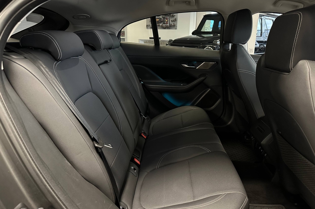 Jaguar I-Pace EV400 2021 photo 17