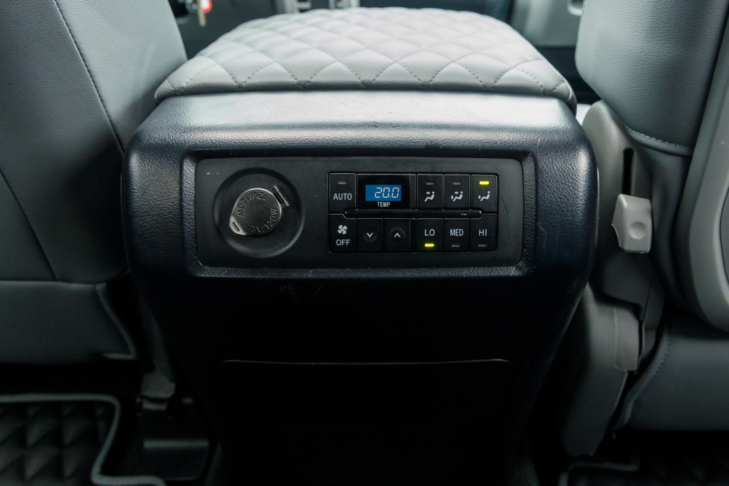 Toyota Sequoia SR5 2012 photo 24