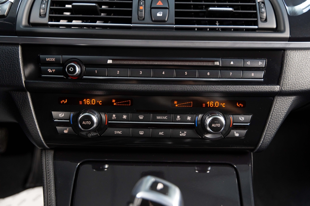 BMW 5 Series 2015 photo 23