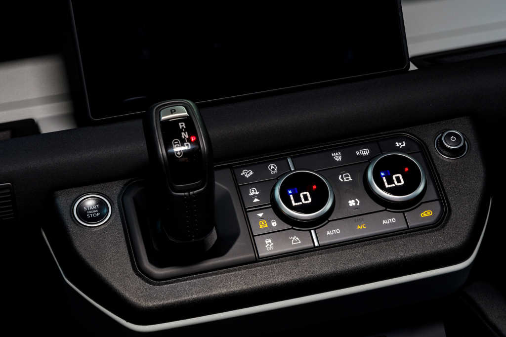 Land Rover Defender First Edition D240 2020 photo 25