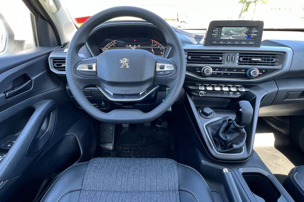 Peugeot Landtrek Double Cab 4x4 1.9L Diesel 6-Speed 2023 фото 14