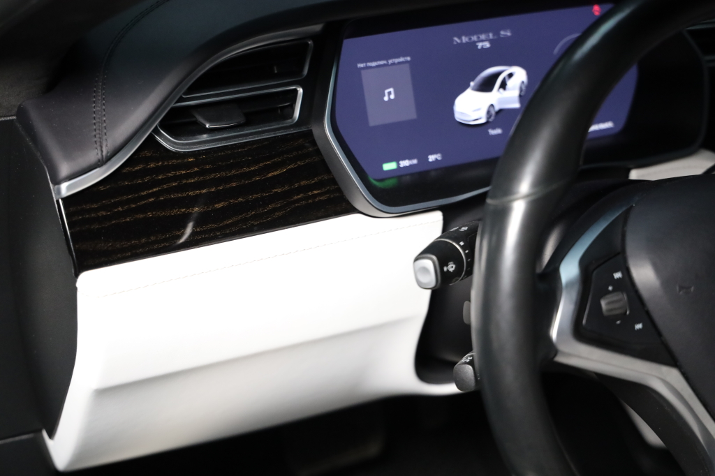 Tesla Model S 2017 фото 33