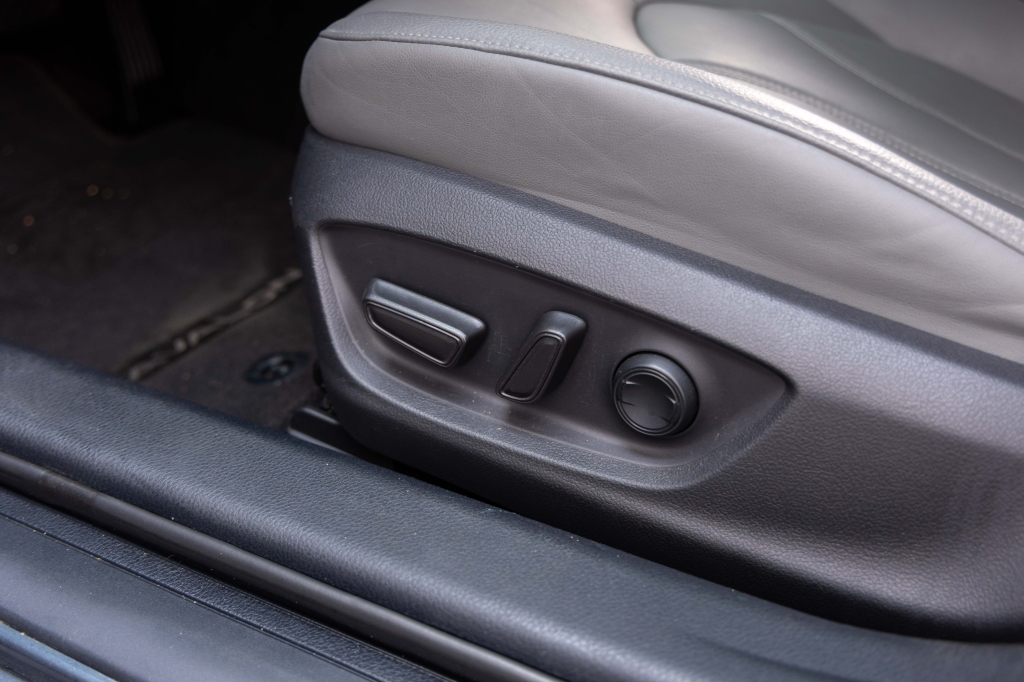 Toyota Avalon Hybrid 2020 фото 16