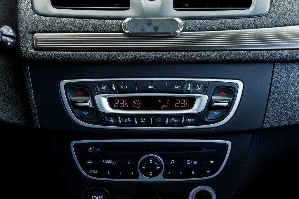 Renault Megane 2010 фото 12