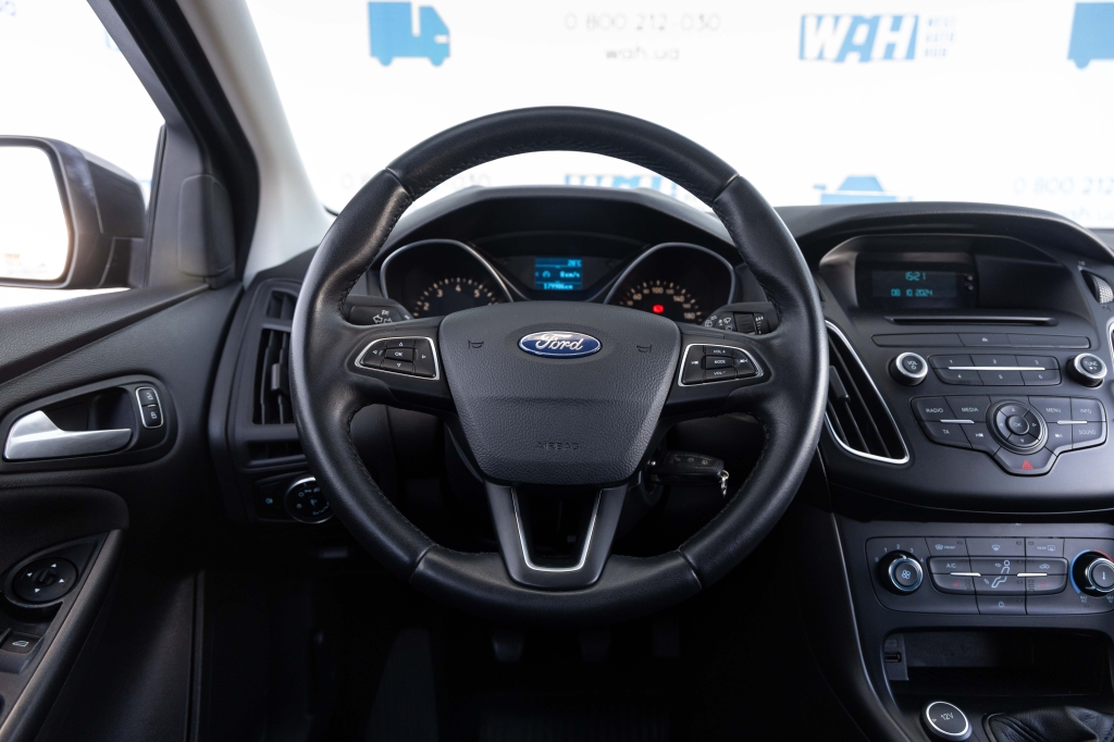 Ford Focus 2016 фото 17
