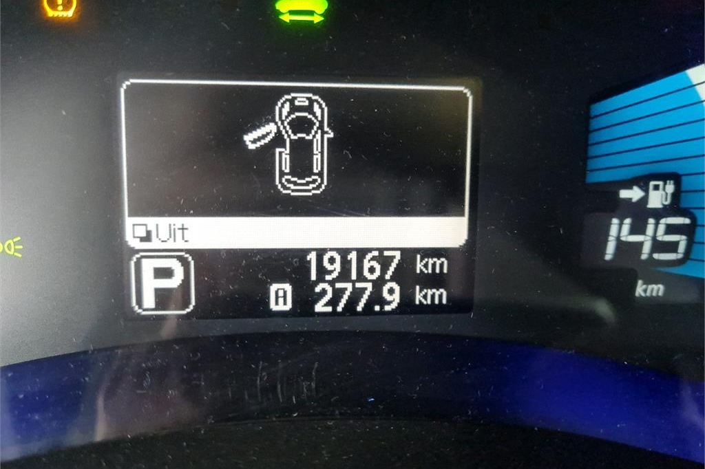 Nissan Leaf 2016 photo 2