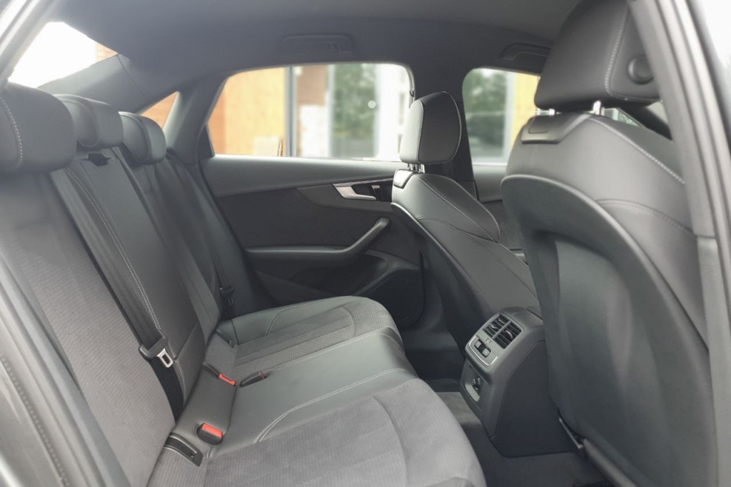 Audi A4 40 TFSI S-tronic 2023 фото 15