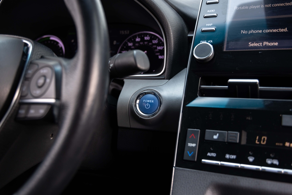 Toyota Avalon Hybrid 2020 фото 30