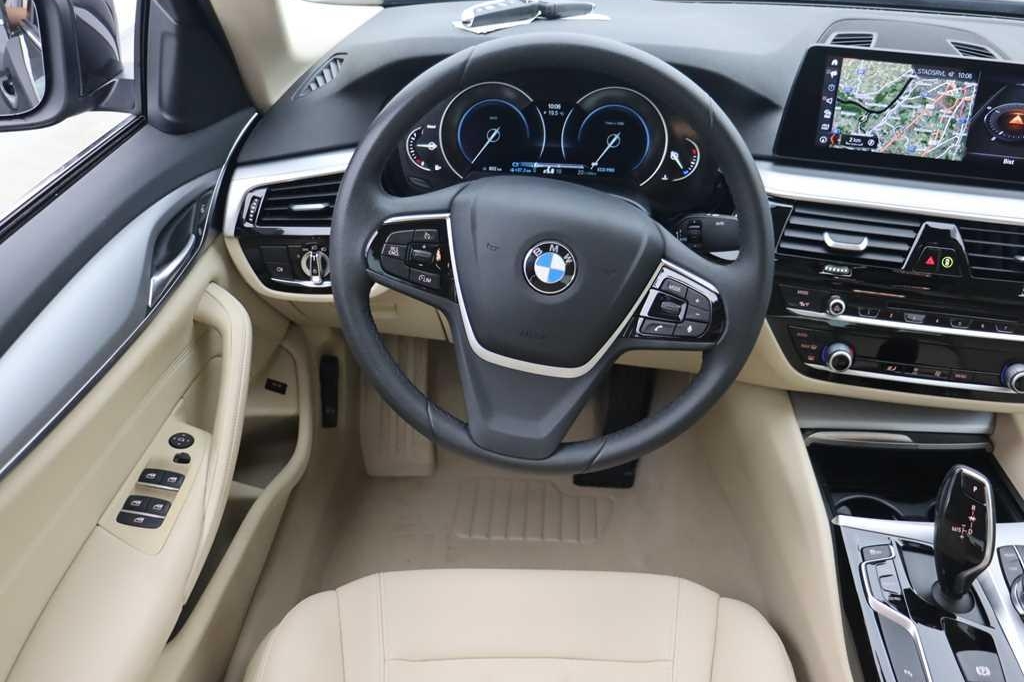 BMW 5 Series 2018 photo 2