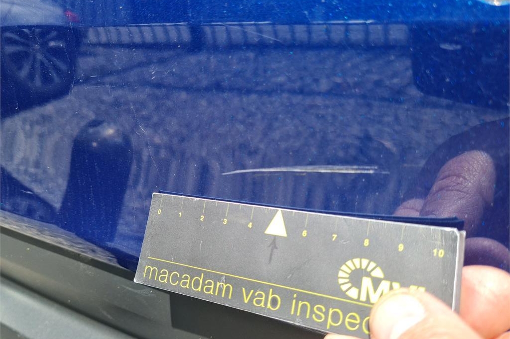 Jaguar XE 2016 фото 23