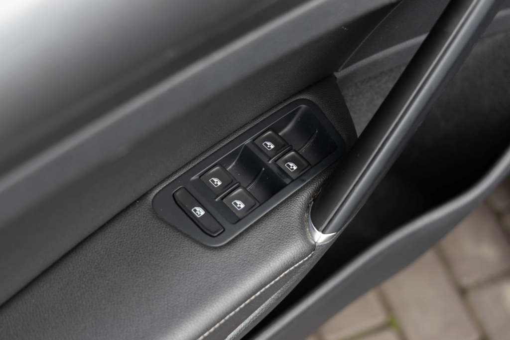 Volkswagen e-Golf 2018 фото 10