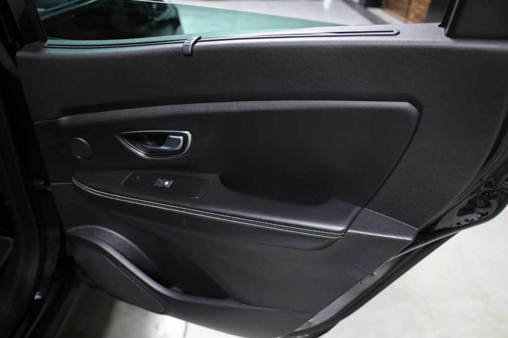 Renault Scenic 2017 фото 31