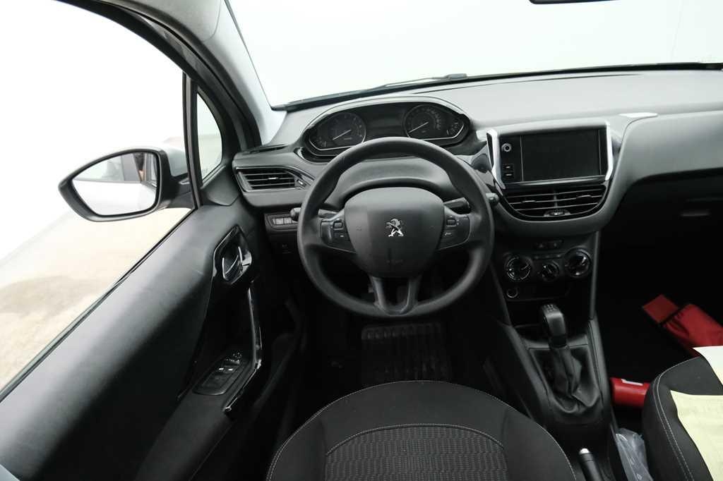 Peugeot 208 2017 фото 3