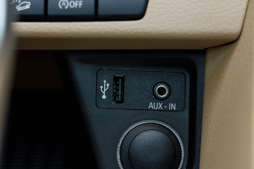 BMW X1 28I 2013 фото 8