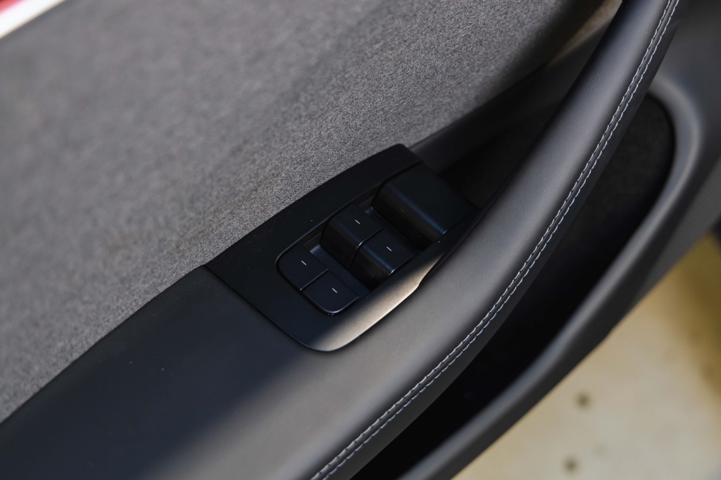 Tesla Model 3 2024 фото 15