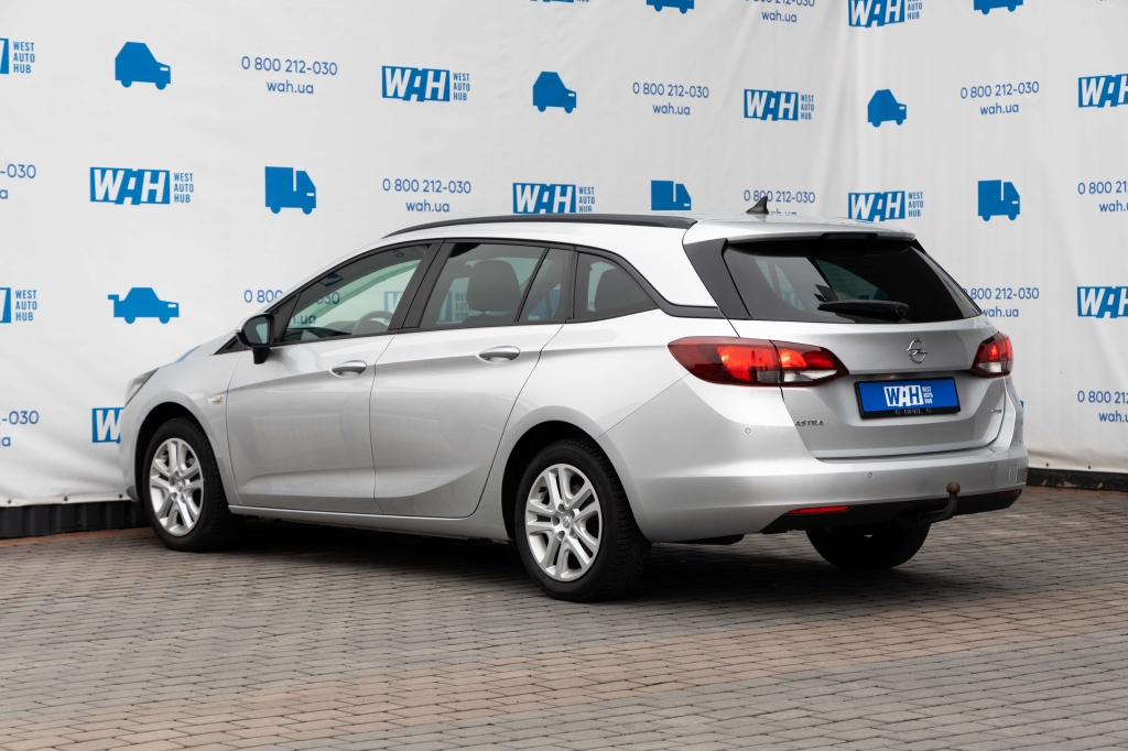 Opel Astra 2017 фото 10