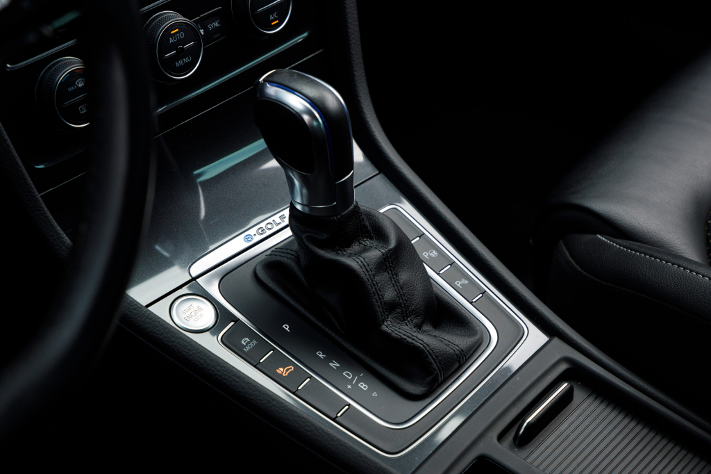 Volkswagen e-Golf 2018 фото 21