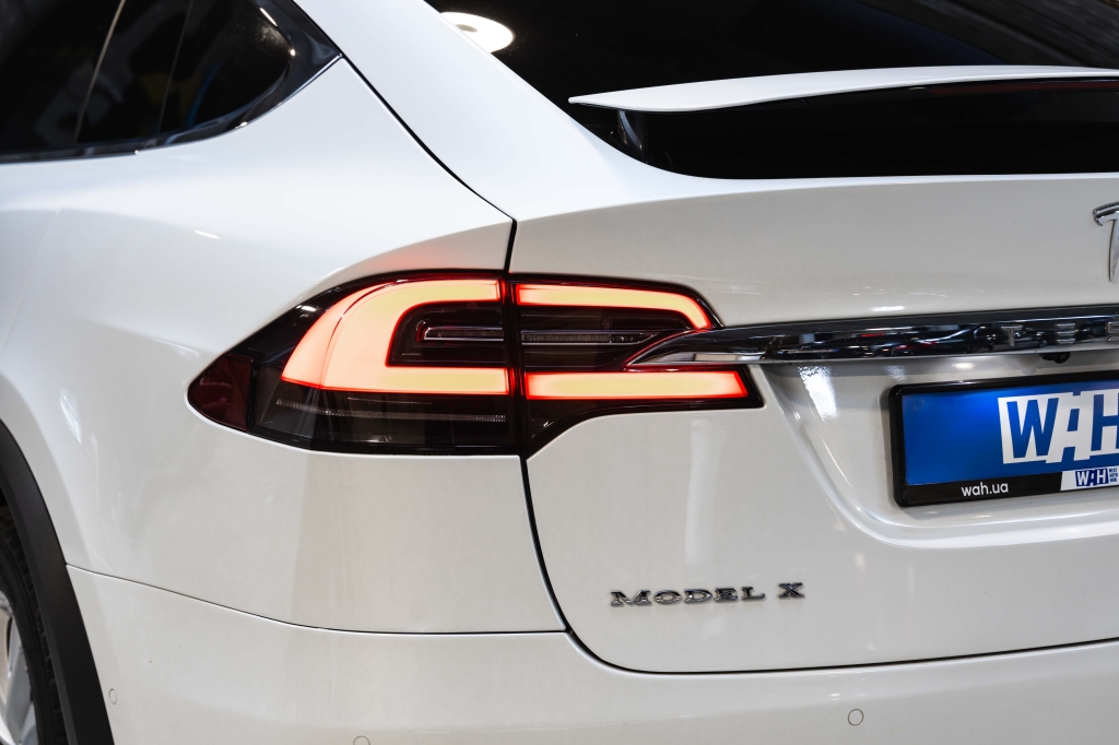 Tesla Model X 75D 2017 фото 11