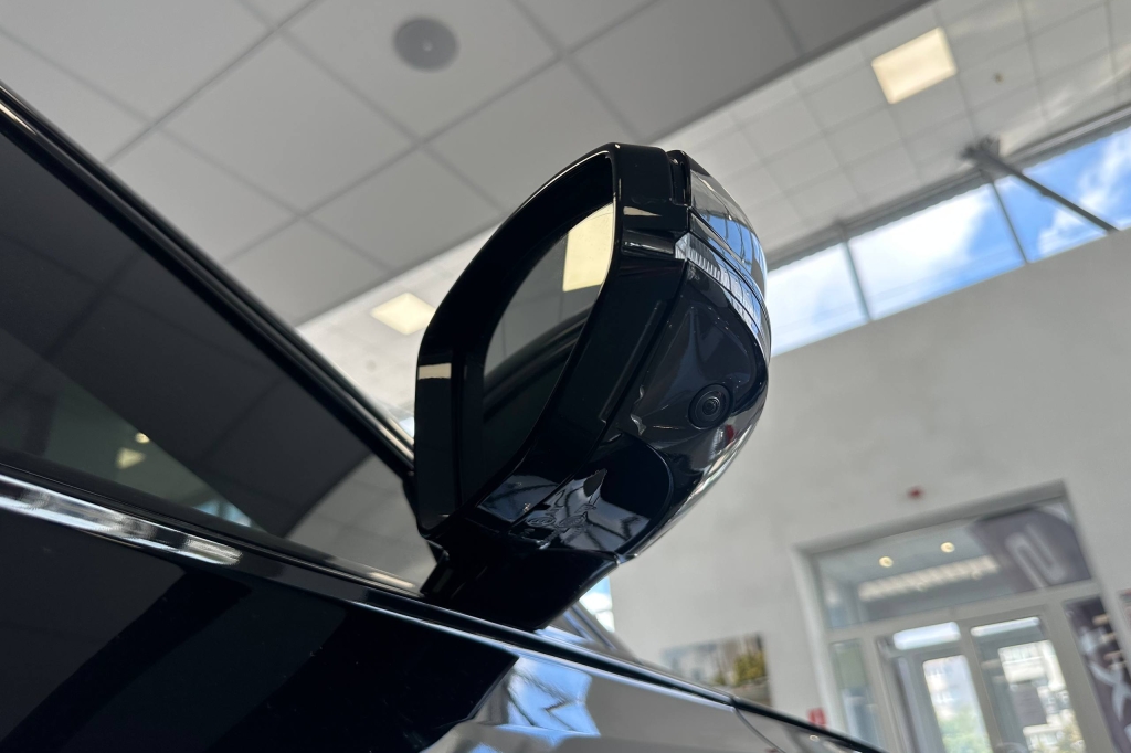 Audi S8 2025 фото 26