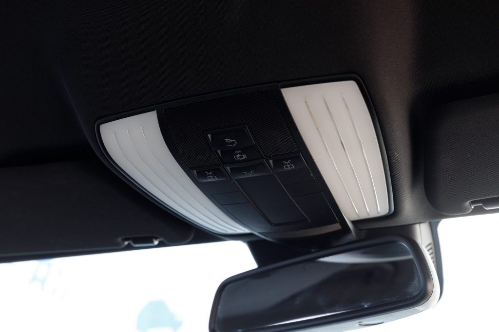 Mercedes-Benz  E220 2013 photo 17