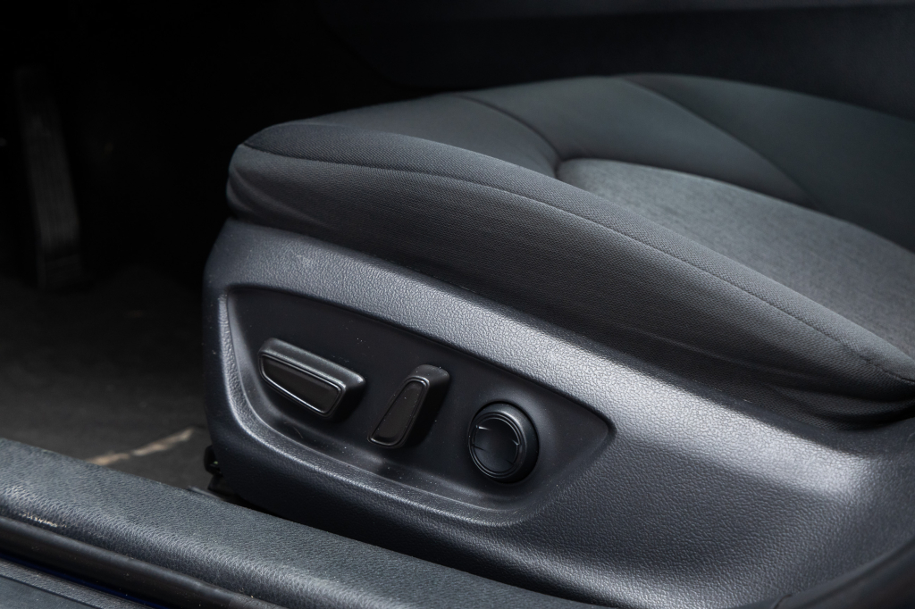 Toyota Camry LE 2017 фото 17