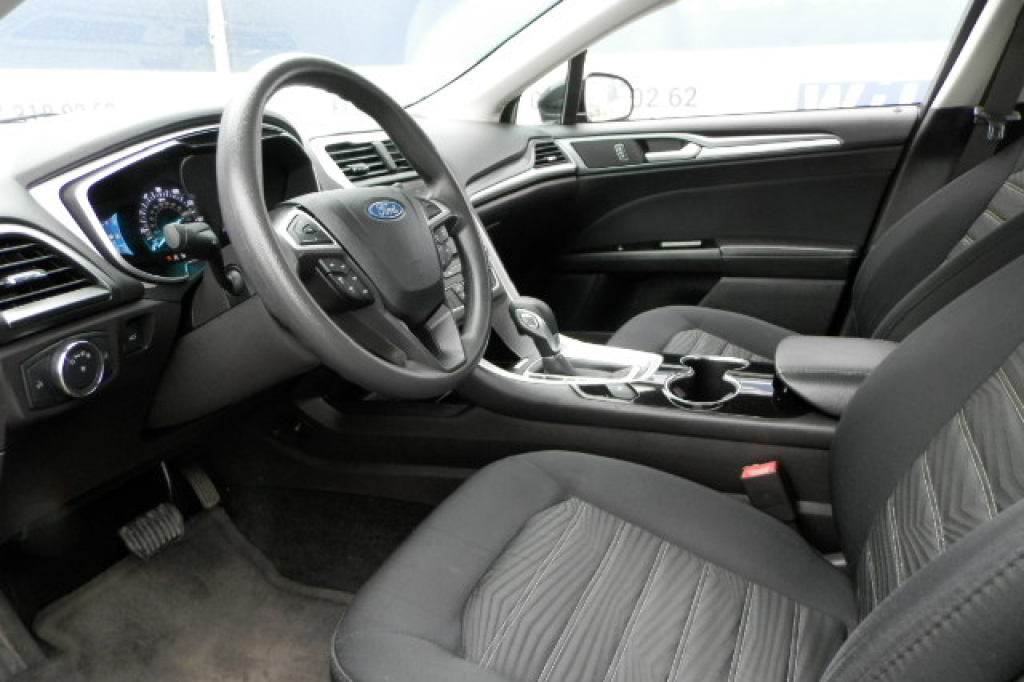 Ford Fusion SE 2016 фото 6