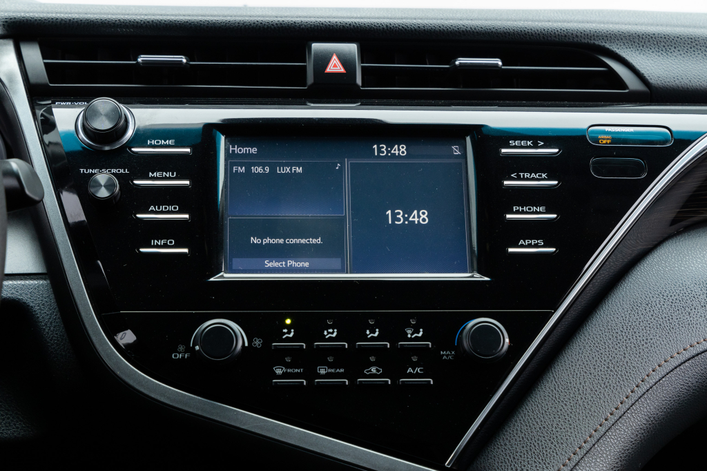 Toyota Camry LE 2017 фото 14