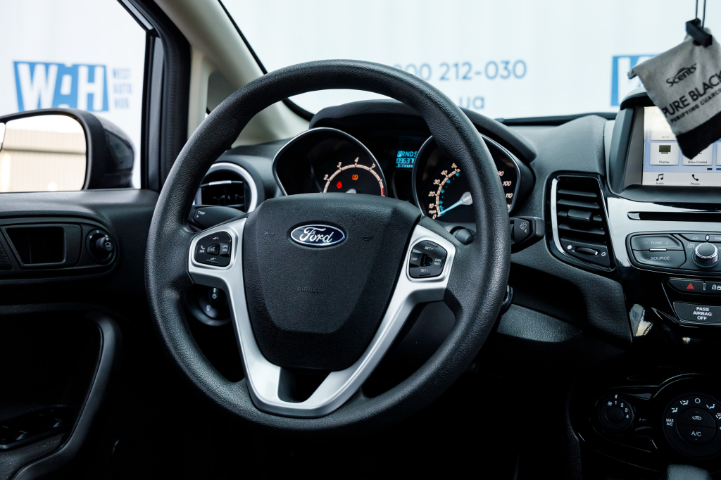 Ford Fiesta SE 2019 фото 10