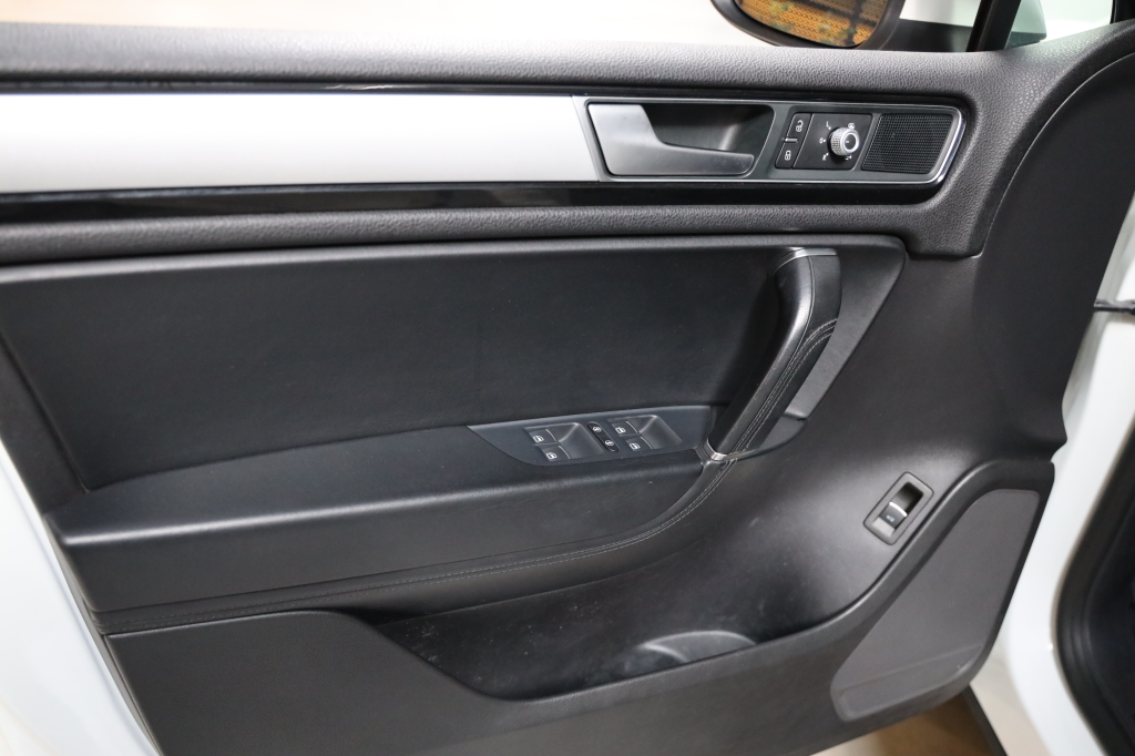 Volkswagen Touareg 2016 photo 24